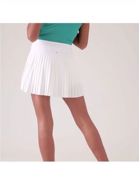 Athleta White advantage jupe-short  Pleated Tennis Mini Skirt NWT SIZE SMALL